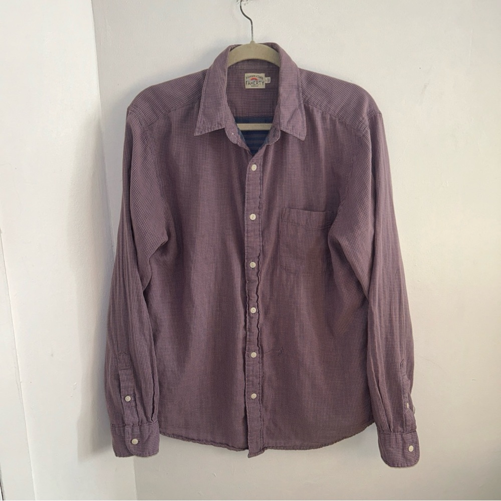 Faherty Long Sleeve Button Front Ventura Shirt in Rose Gingham. Size L